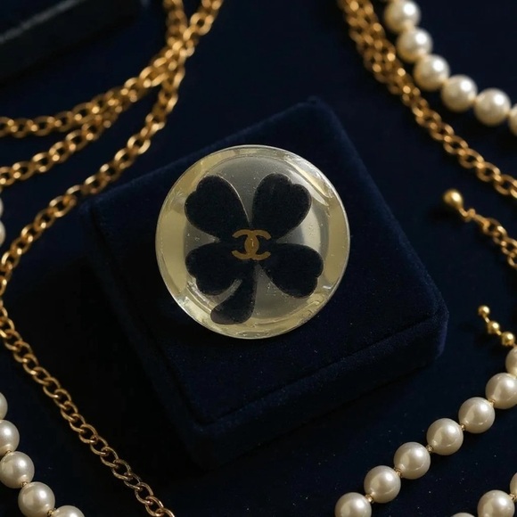 Authentic Vintage CHANEL Lucite Ring LUCKYClover Extremely Rare-Collectors Dream - Picture 5 of 15